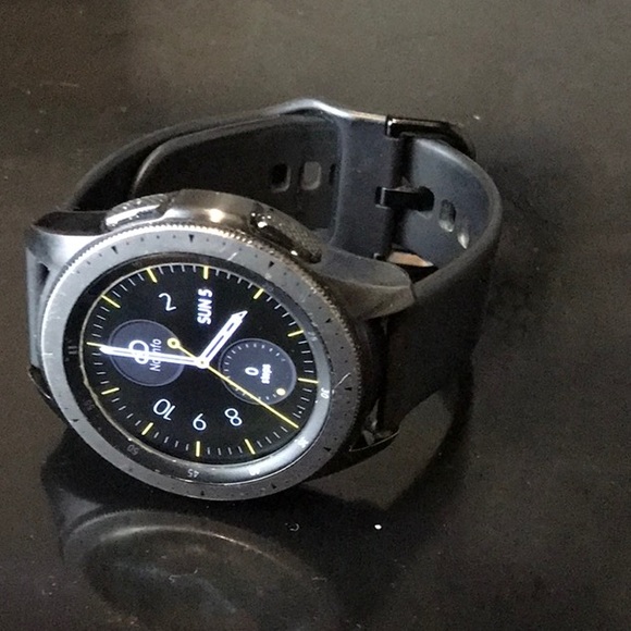 Samsung galaxy 42mm smart watch sm810 - Picture 2 of 5